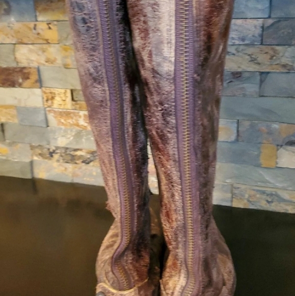 Frye  distressed boots - Picture 5 of 7